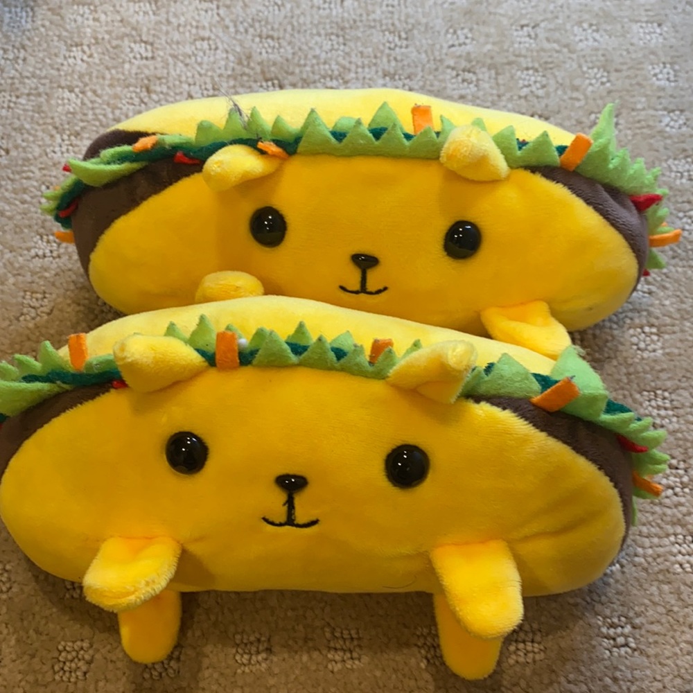 2 tacos with faces